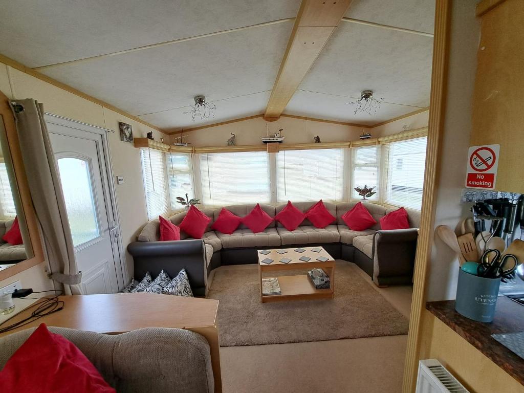 Khu vực ghế ngồi tại Julie and Shaun's