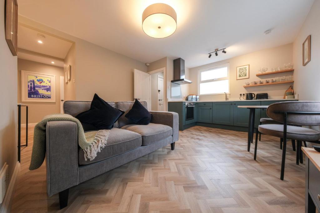 Χώρος καθιστικού στο Luxury 1-Bed Apartment - Free Parking - Heart of Southville