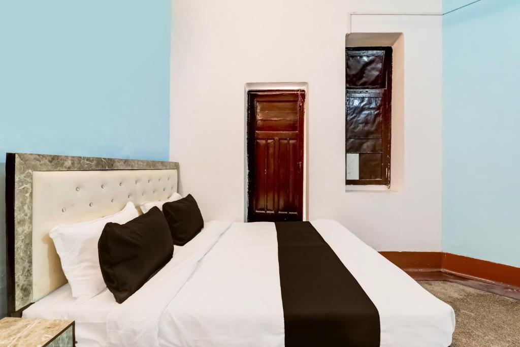 Katil atau katil-katil dalam bilik di Hotel O Mannat