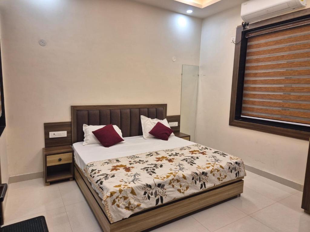 a bedroom with a bed in a room at Guru Kripa Dham in Vrindāvan