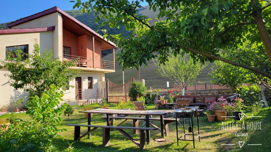 Κήπος έξω από το ---Allegria House---