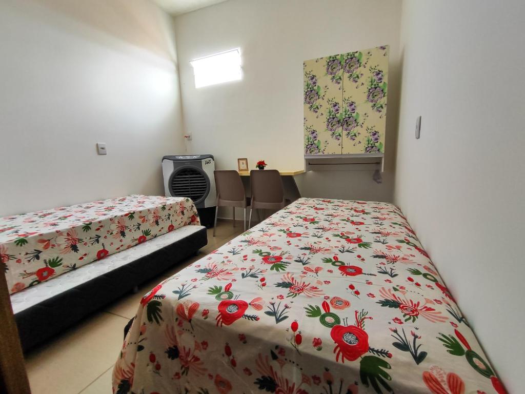 Postel nebo postele na pokoji v ubytování Terezinha Pousada