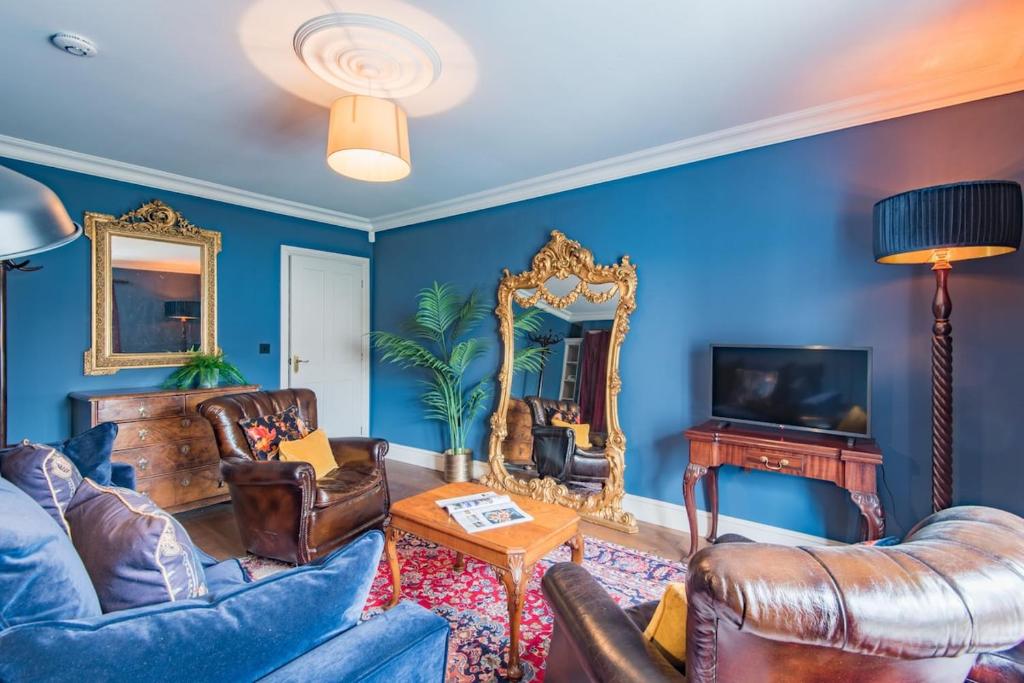 Et tv og/eller underholdning på Harbour Master by Keepers Cottages