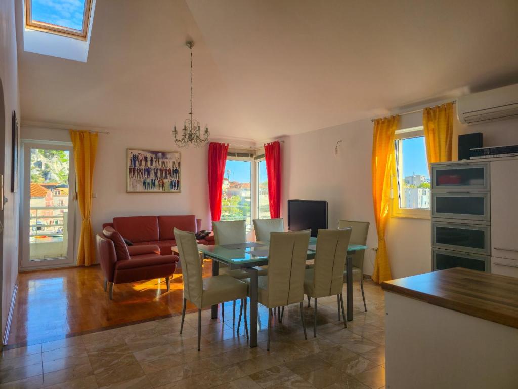 Apartment Cetina - beautiful view - Two-Bedroom Apartment