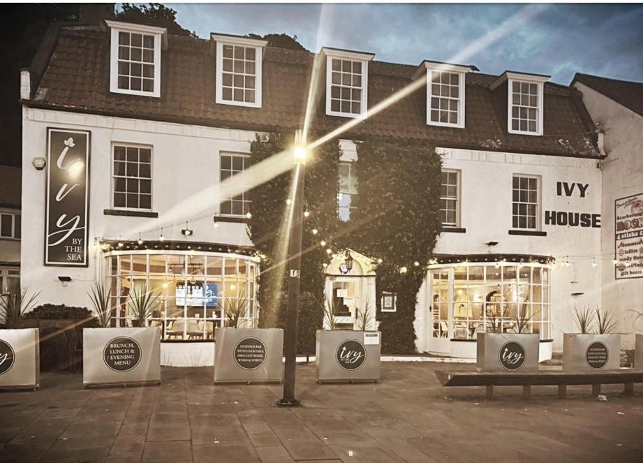 Ivy By The Sea - Resim 6