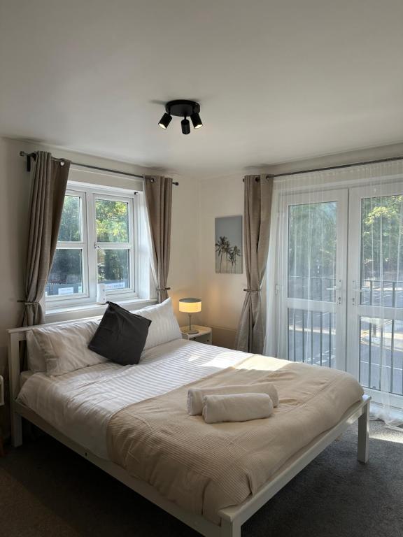 Stunning Exclusive Access Flats Canary Wharf image