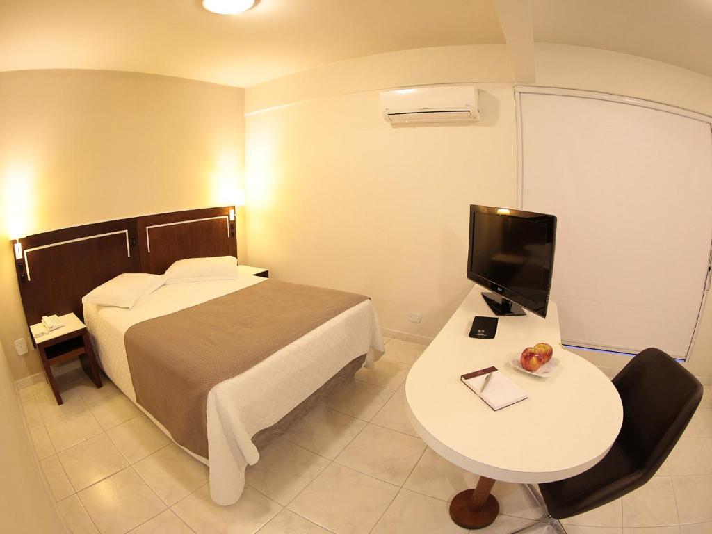  Altadomo Hotel