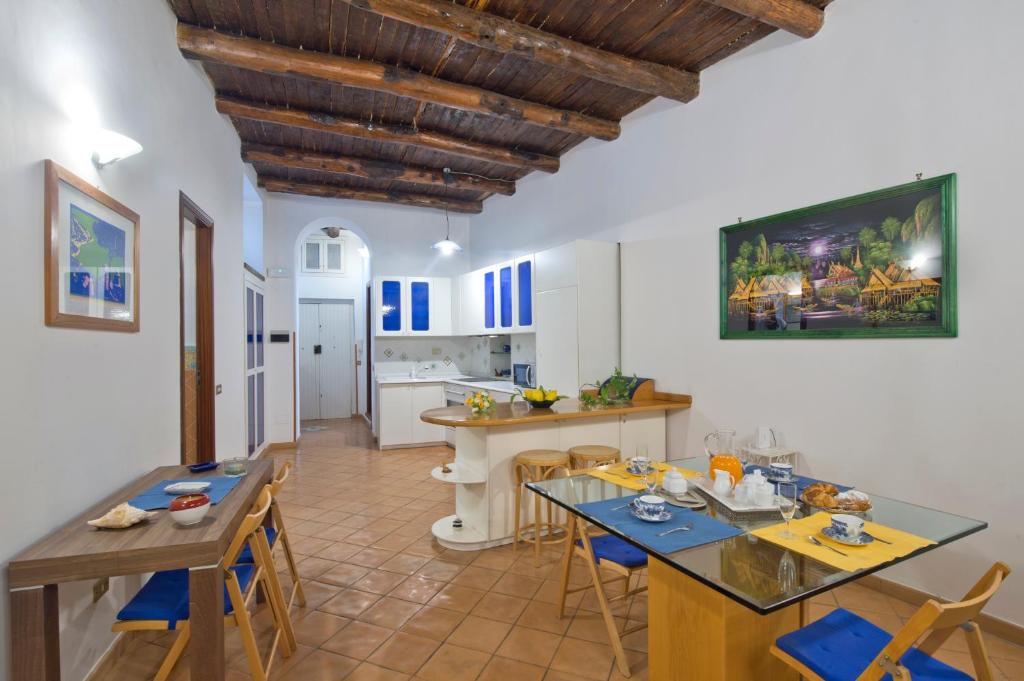 a kitchen and dining room with a table and chairs at Casa Ermelinda in Amalfi