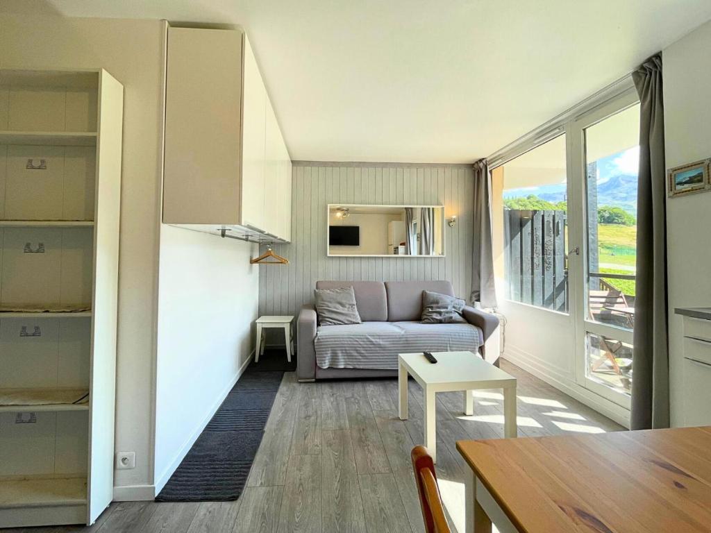 a living room with a couch and a table at Résidence Villaret - Studio cabine avec cuisiné équipée et vue sur les pistes MAE-4194 in Les Menuires