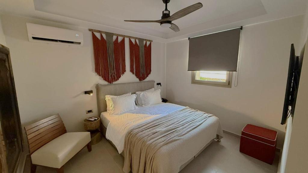 The Noverian Antama Organic Beach Resort Chania with Outdoor Heated Pool - Deluxe Suite With Garden View And Outdoor Hot Tub