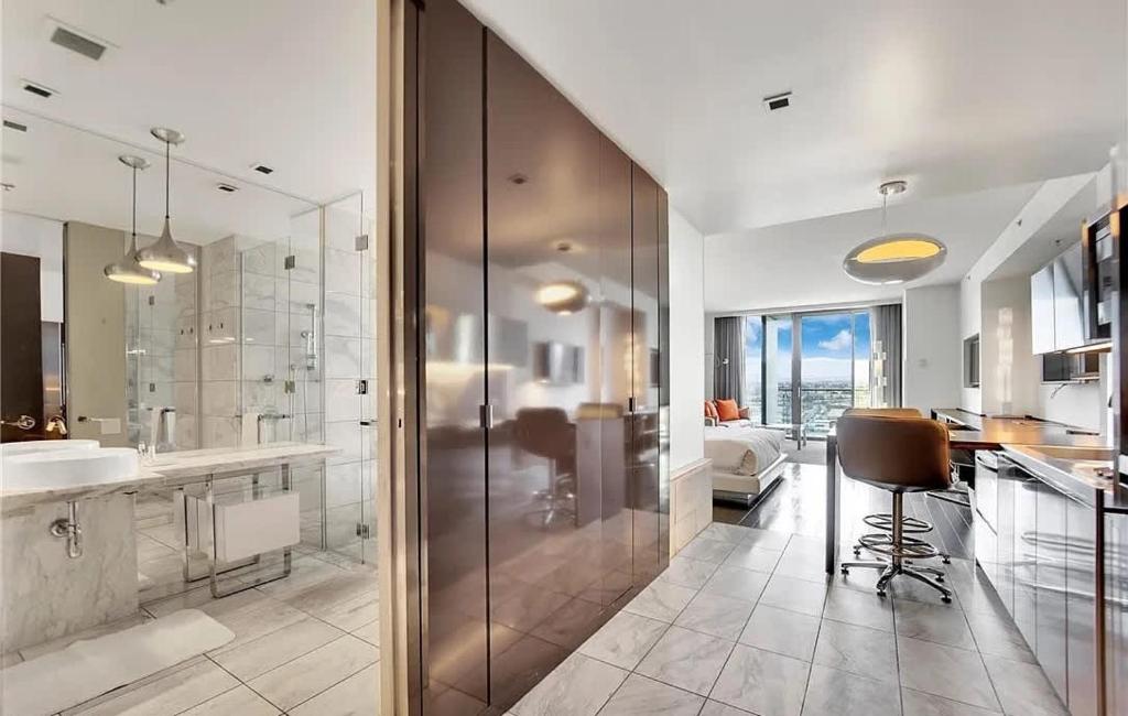 Picture of Luxurious Sub-Penthouse Studio Balcony Access, Las Vegas (updated ...