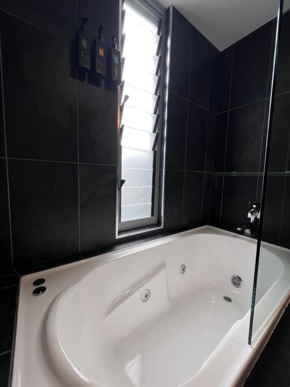 Crown on Darby Newcastle - Resim 27