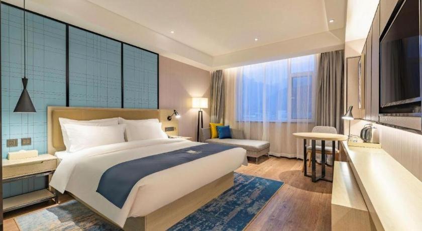 Postel nebo postele na pokoji v ubytování Echarm Hotel Tai'an Taishan Tianwai Village Hongmen