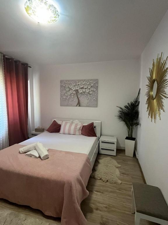 En eller flere senge i et værelse på Soft Apartments