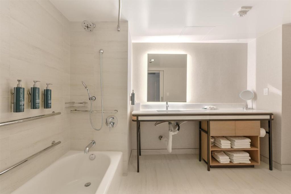 Hilton Anaheim - Camera King Con Vasca Da Bagno - Accesso Disabili