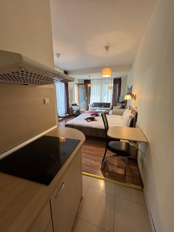 Lucas 10 Apartments - Resim 17