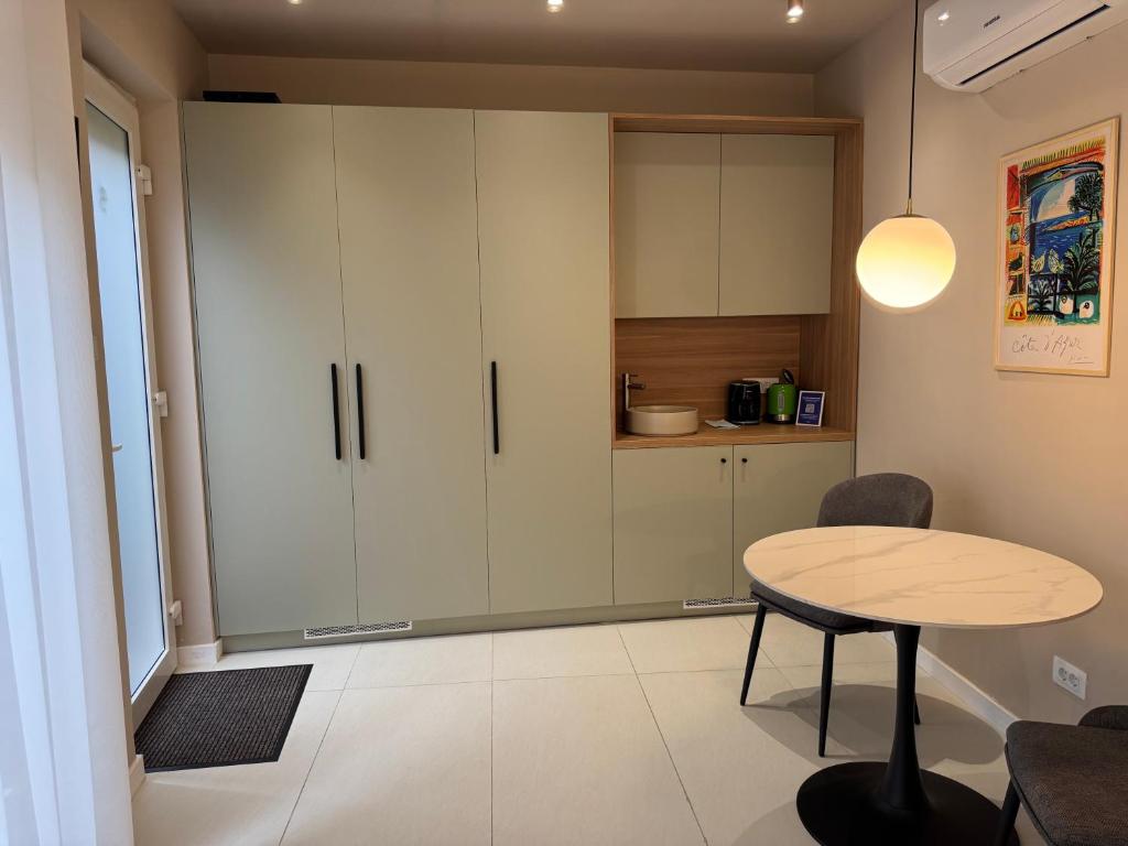 Lucas 10 Apartments - Resim 27