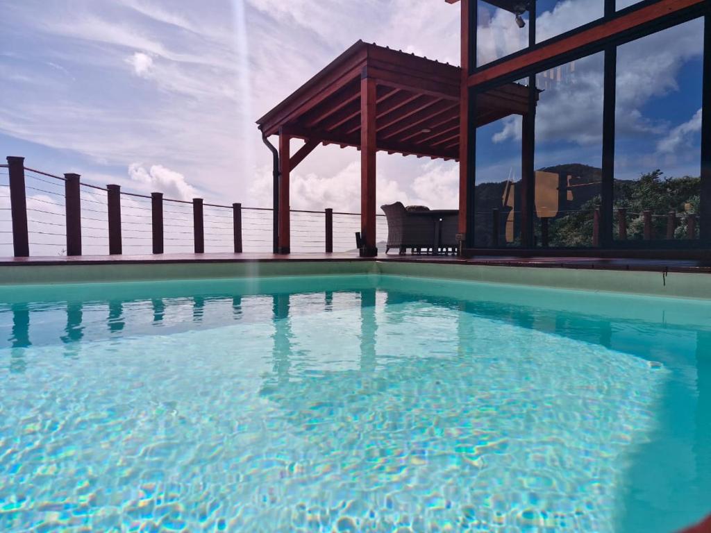 Bazén v ubytování Bel Air Holiday Apartments nebo v jeho okolí