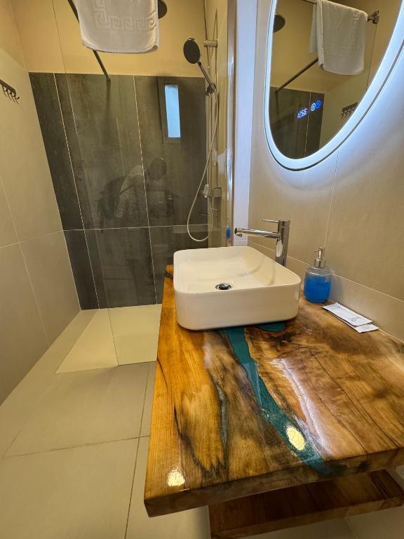 Lucas 10 Apartments - Resim 32