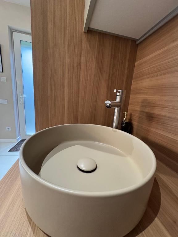 Lucas 10 Apartments - Resim 36