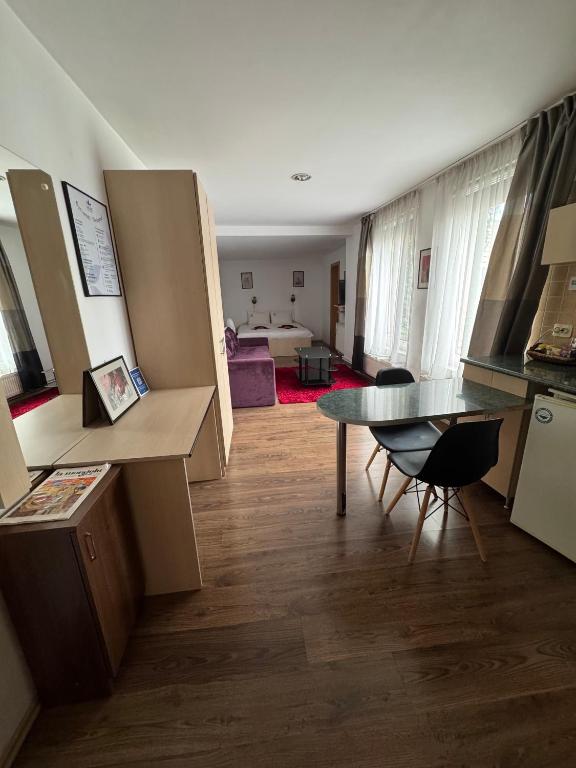 Lucas 10 Apartments - Resim 43