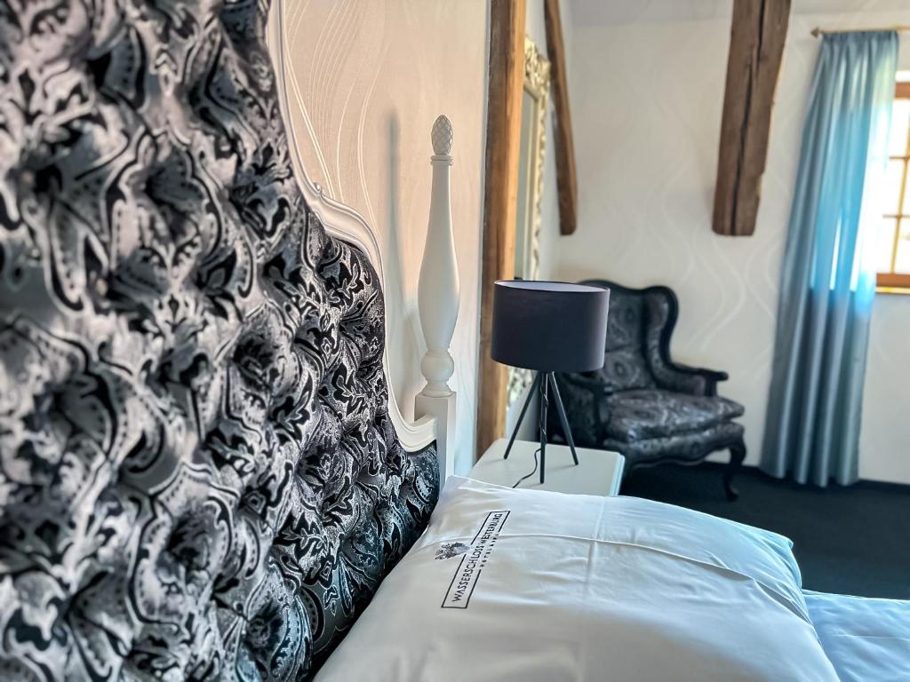 En eller flere senge i et værelse på Hotel & Spa Wasserschloss Westerburg