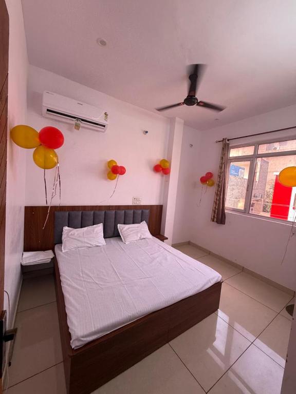 a bedroom with a bed with balloons on the wall at Moon light hotel in Jāmb