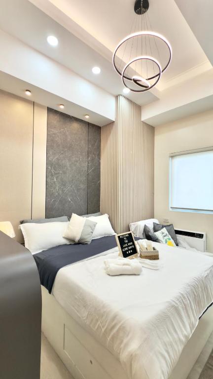 Ένα ή περισσότερα κρεβάτια σε δωμάτιο στο THE LUXE NOOK - Azure North