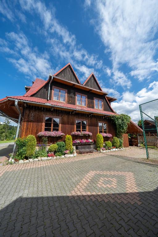 a large wooden house with at U Chowańca in Murzasichle