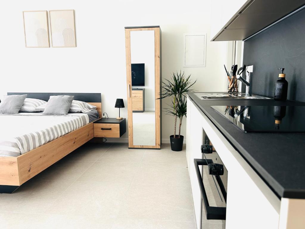 The Urban Suite - Stylish and with FREE parking - Resim 14