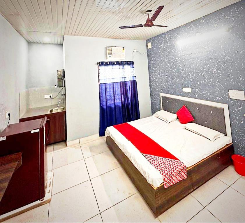 En eller flere senge i et værelse på SUN VIEW Homestay