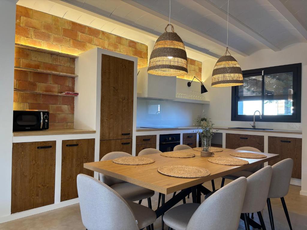 Can Pou, charming village house in Girona