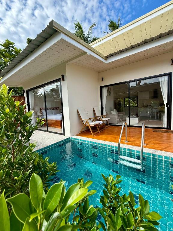 a swimming pool in front of a villa at Srithanu Escape 3 in Ban Madua Wan