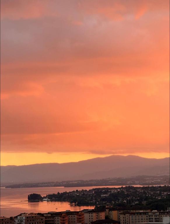 Lake View Cozy Rooftop Flat Lausanne Centre