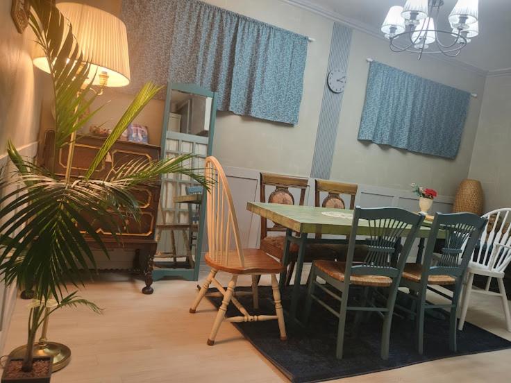 a dining room with a table and chairs at 2층단독바닷가옥상주택 in Busan
