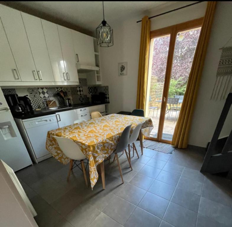 Maison Cheptainville AVEC TERRASSE SUR VERDURE - Housity