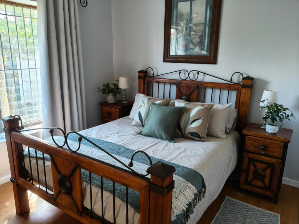 En eller flere senge i et værelse på Strand and Sea Cottage