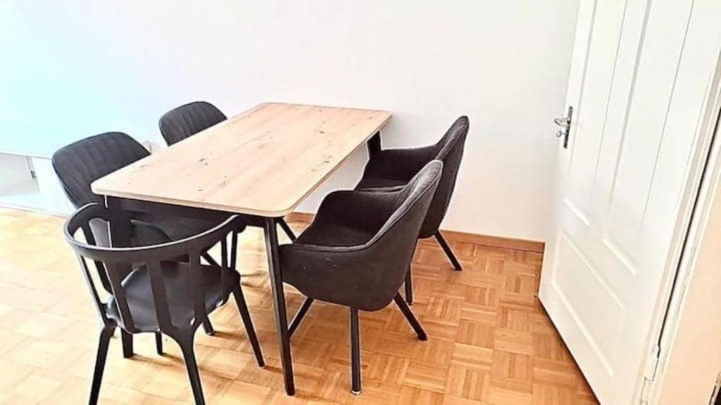 Huge 3 Room City Center Apartment next to Zurich HB Konrad - Self Checkin - Resim 4