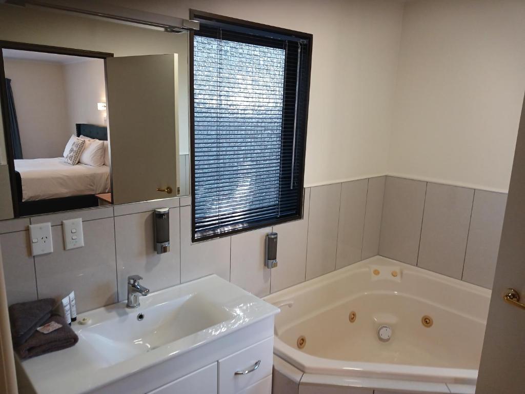 Palm City Motor Inn - Resim 37