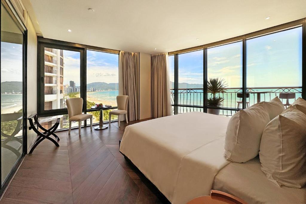 Presidential Suite Beachfront - High Tea included