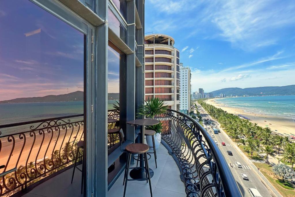 Presidential Suite Beachfront - High Tea included