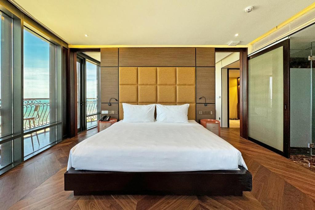 Presidential Suite Beachfront - High Tea included
