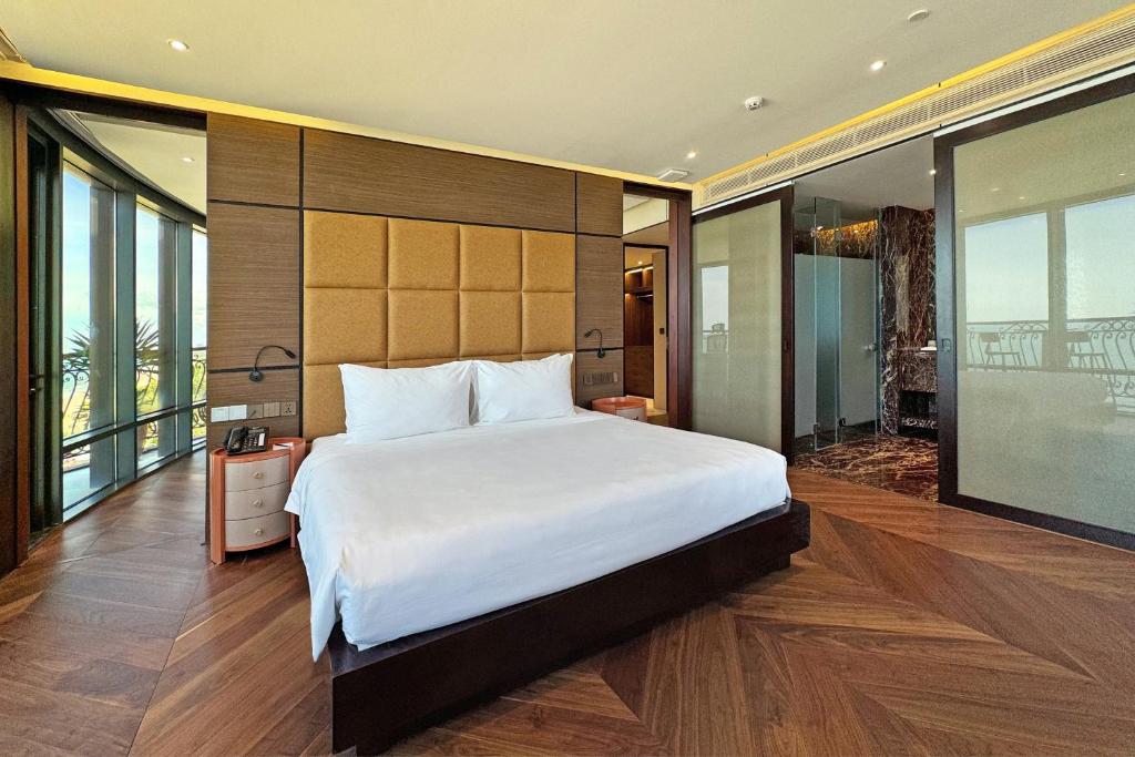 Presidential Suite Beachfront - High Tea included