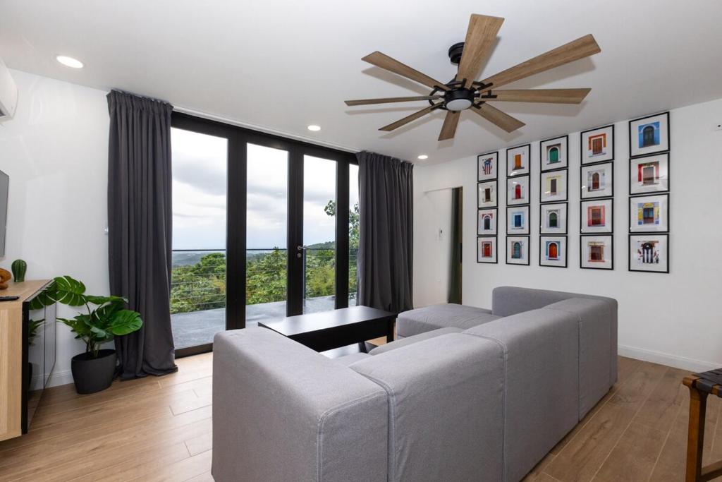 a living room with a couch and a ceiling fan at La Casita de Acero in Rio Grande
