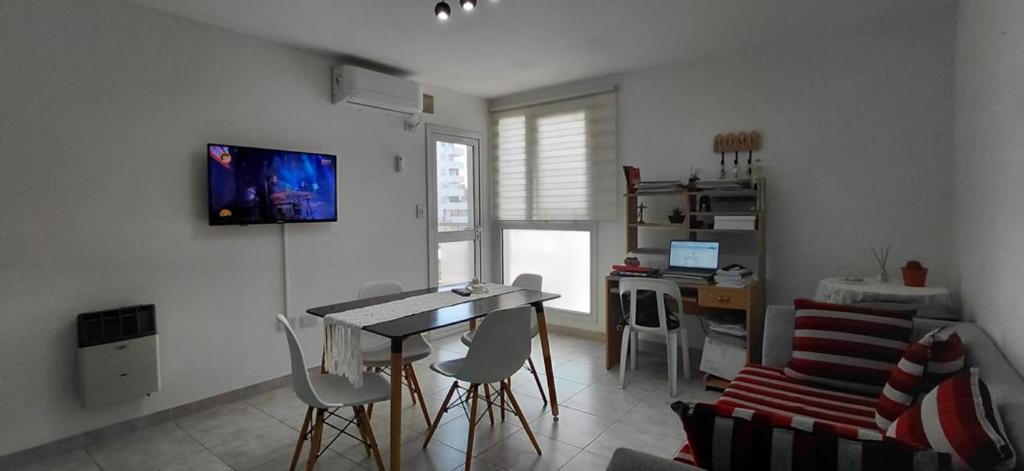 a living room with a table and chairs and a desk at Saavedra - Hermoso y con cochera opcional in Santa Fe