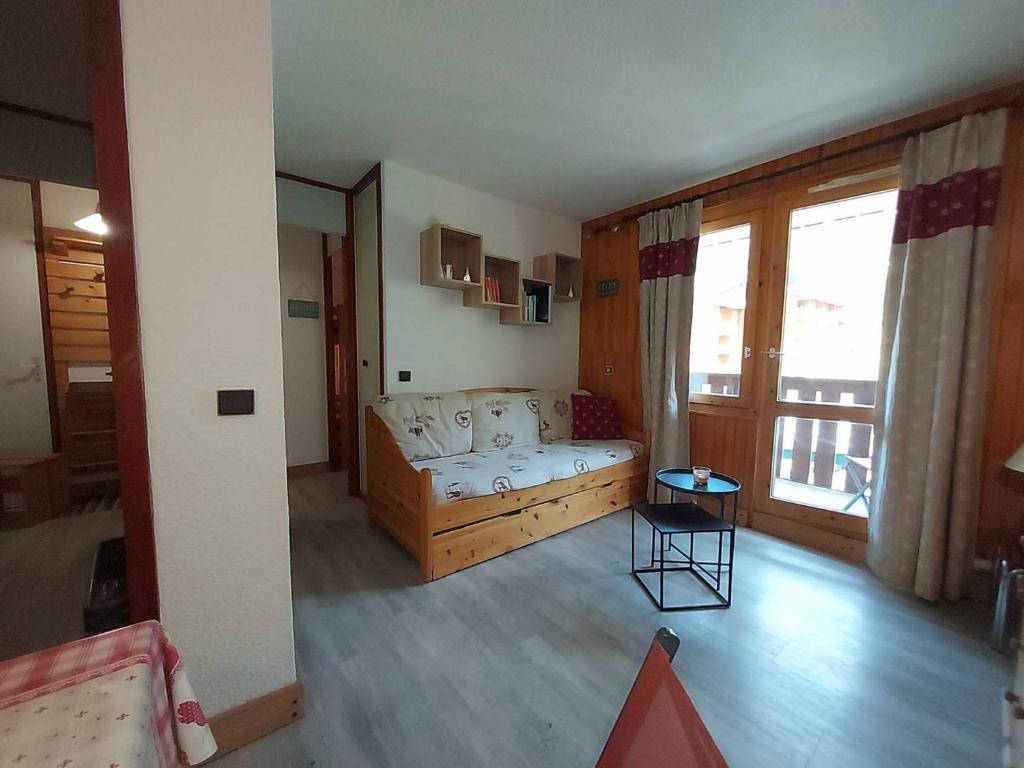 Ένα ή περισσότερα κρεβάτια σε δωμάτιο στο Appartement skis aux pieds à Valmorel, idéal familles - FR-1-356-540