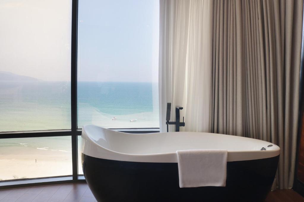 Executive Suite Beachfront - High Tea included
