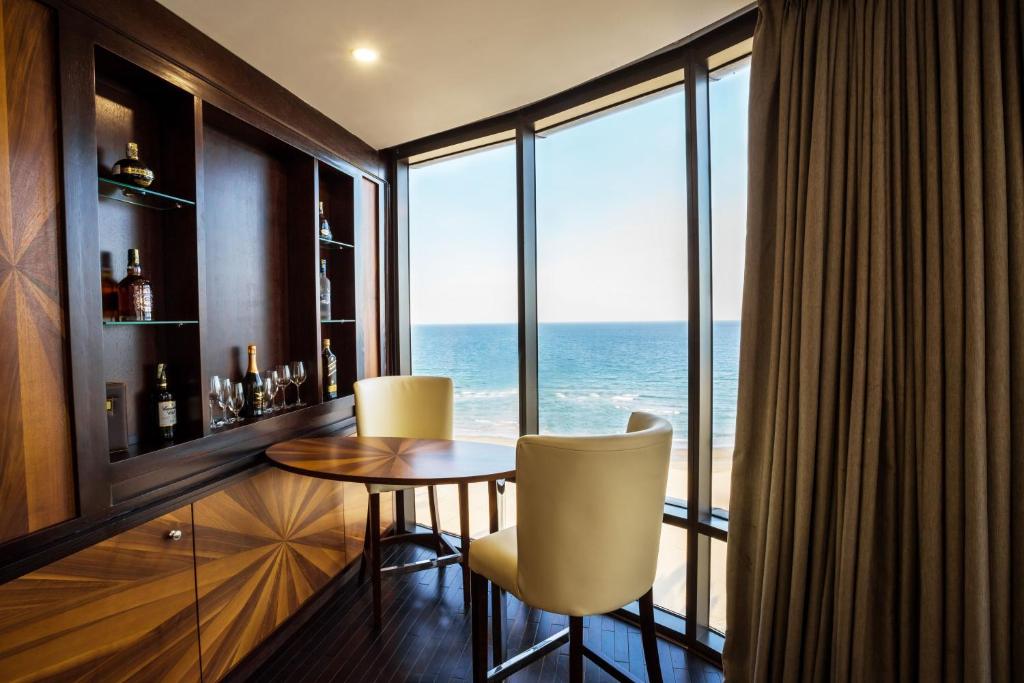 Executive Suite Beachfront - High Tea included