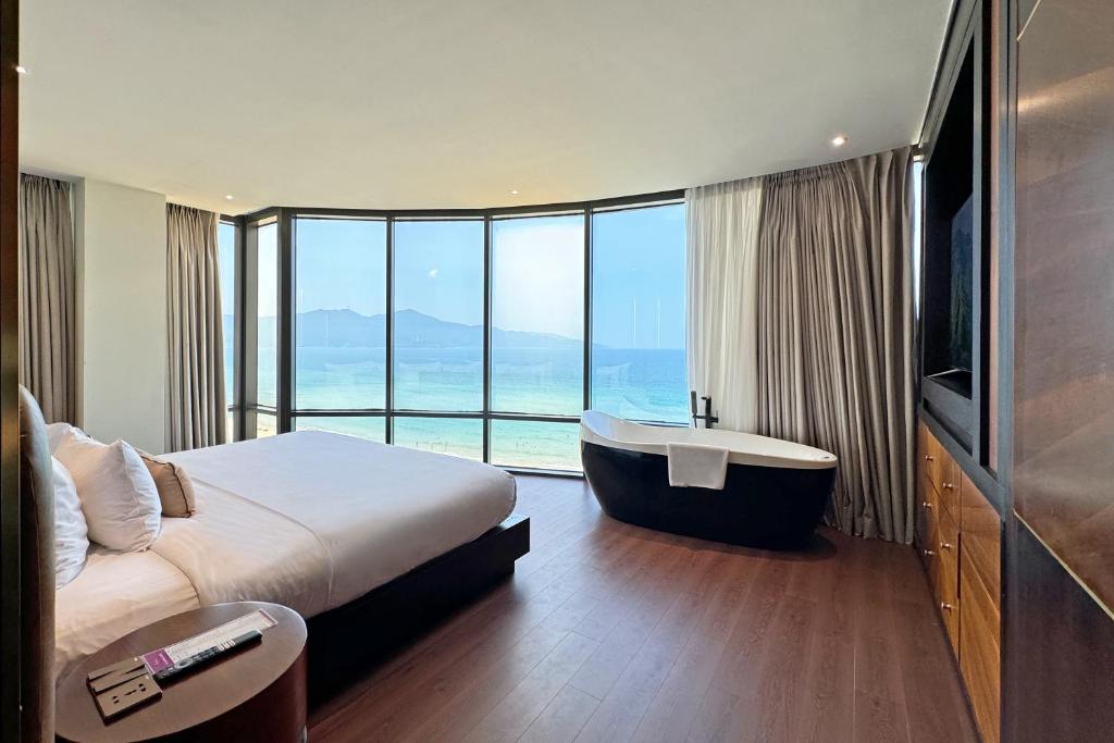 Executive Suite Beachfront - High Tea included