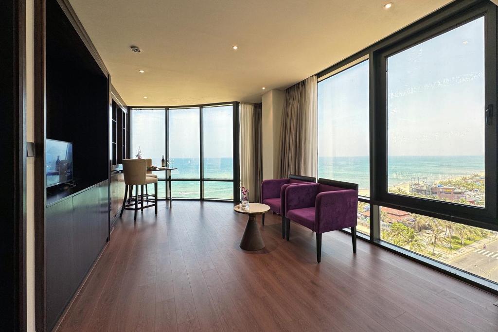 Executive Suite Beachfront - High Tea included